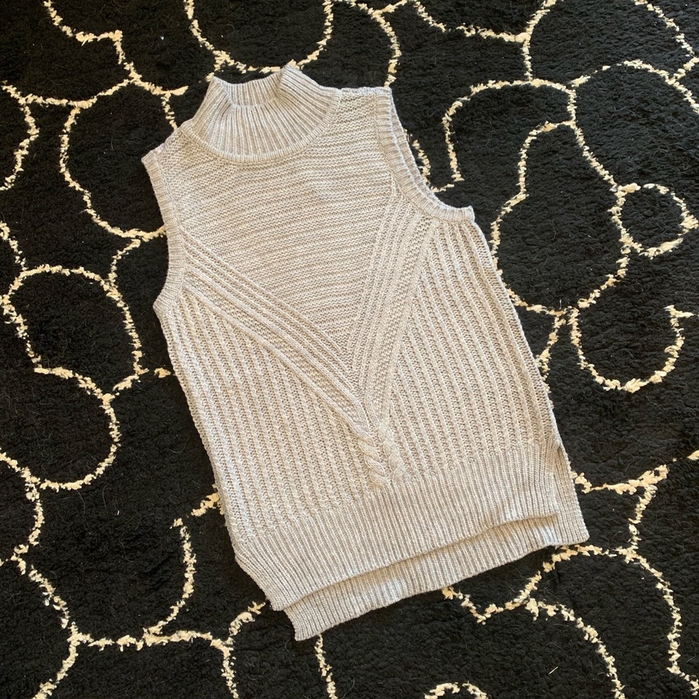 Romeo and Juliet NWOT sleeveless sweater